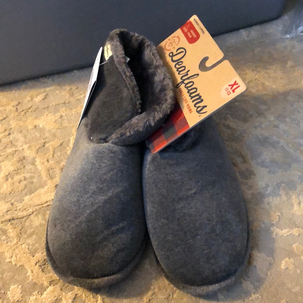 Desrfoams grey slippers size 11-12